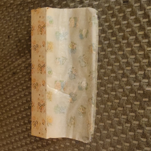 Vintage polyfab scented drawer liner. White with floral print. ☆☆☆3 FOR $25☆☆ - Picture 2 of 4